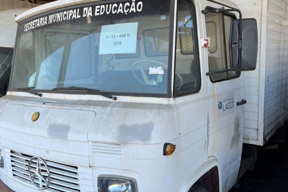 Caminhão Mercedes Sprinter por R$ 4,500 Van e ônibus por R$ 2.500 no leilão de Prefeitura