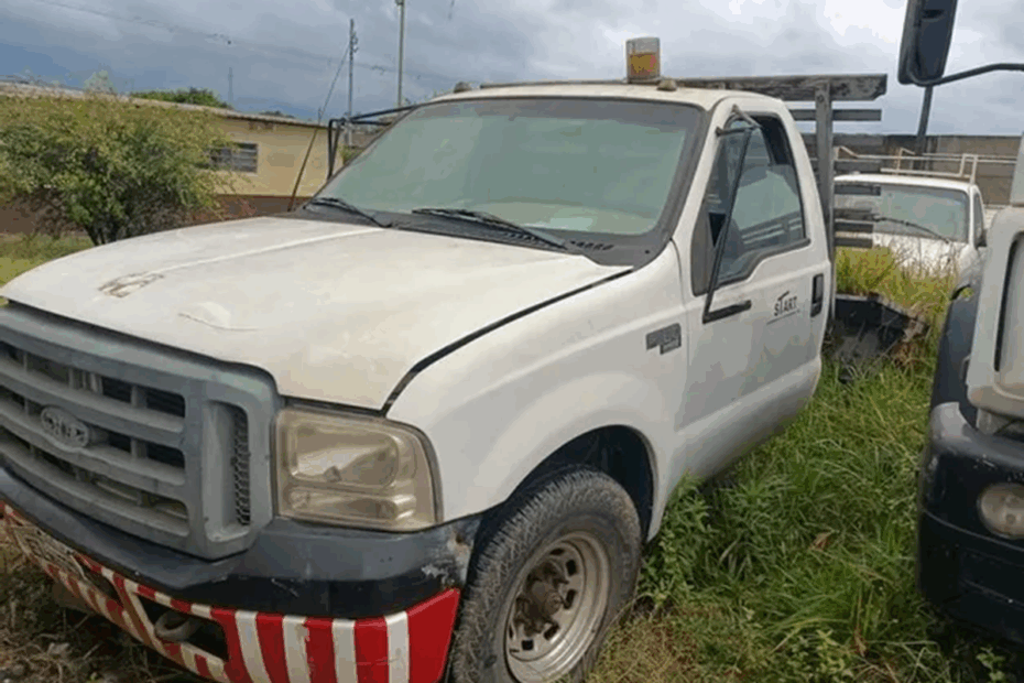 Caminhão com Munck Ford F350 e F4000 a partir de 7 mil reais no leilão de construtora