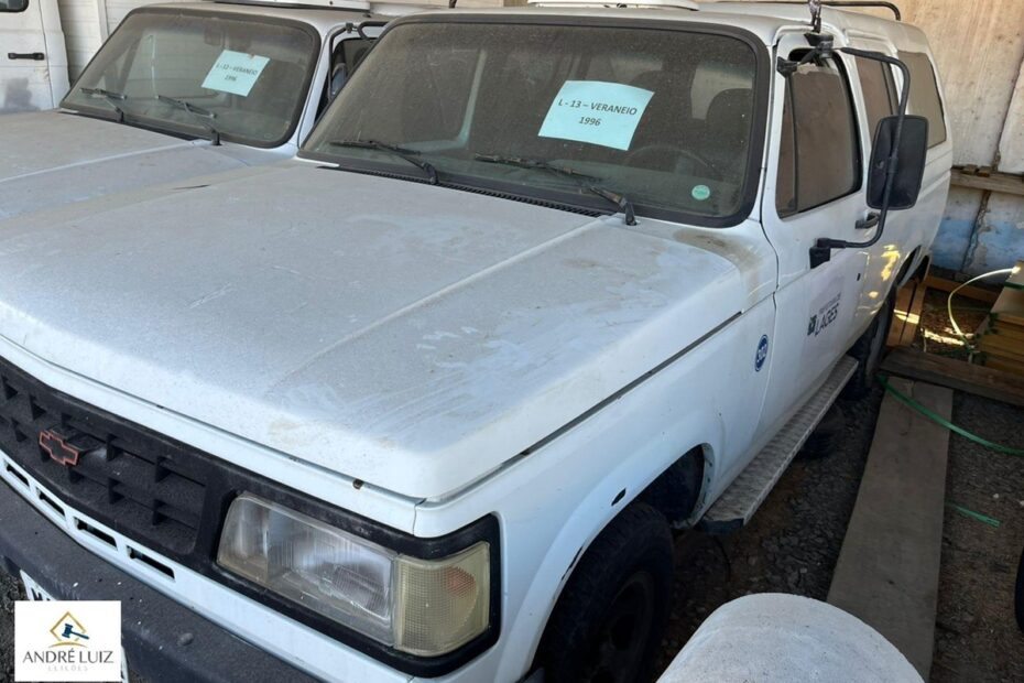 Caminhonetes Ranger, GM D20 e S10 a partir de R$ 6.450 e Trator por R$ 12.900 no leilão de Prefeitura