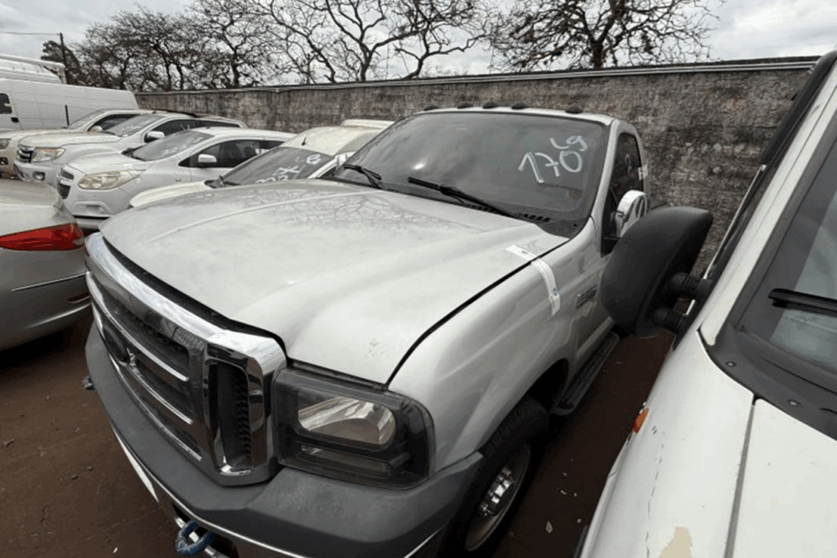 Caminhonetes Ford F250 e Hilux por 21 mil Reais, Caminhão Mercedes Scania e Volvo no leilão da Receita Federal