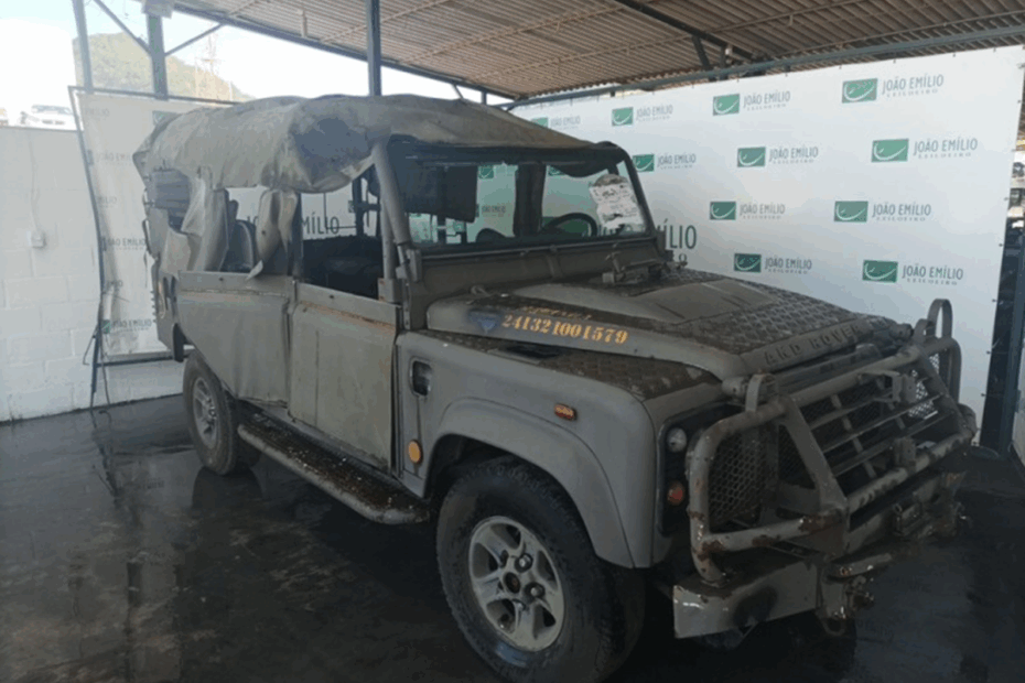 Leilão da Marinha tem 9 Land Rover Defender e 3, moto Harley Davidson por R$ 8.500