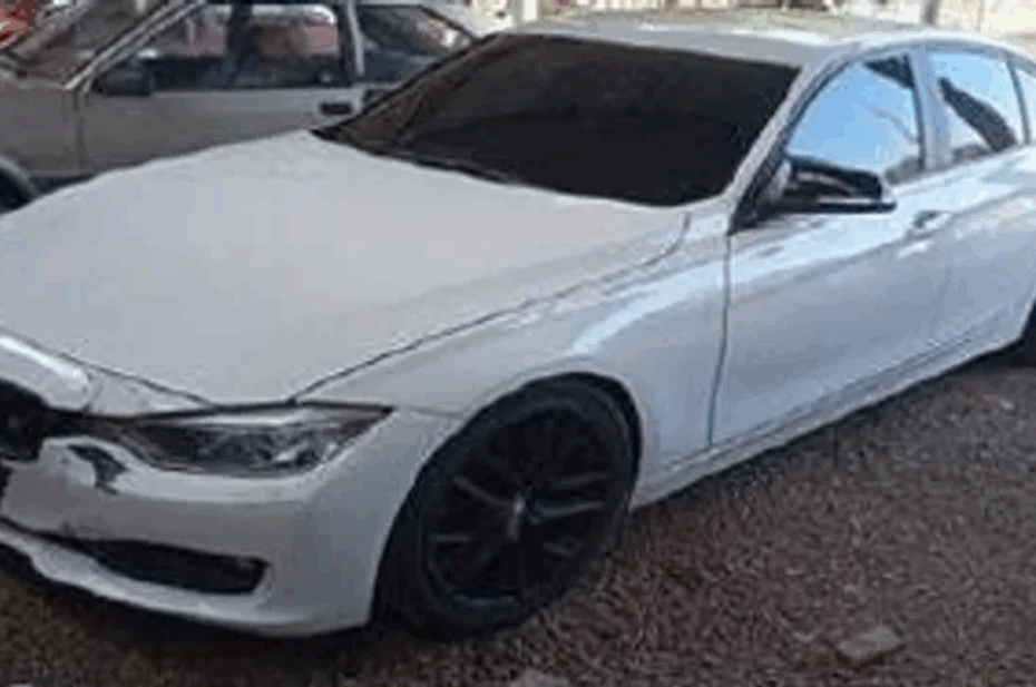 Leilão de Transito tem carros de luxo, popular e clássicos dos anos 90