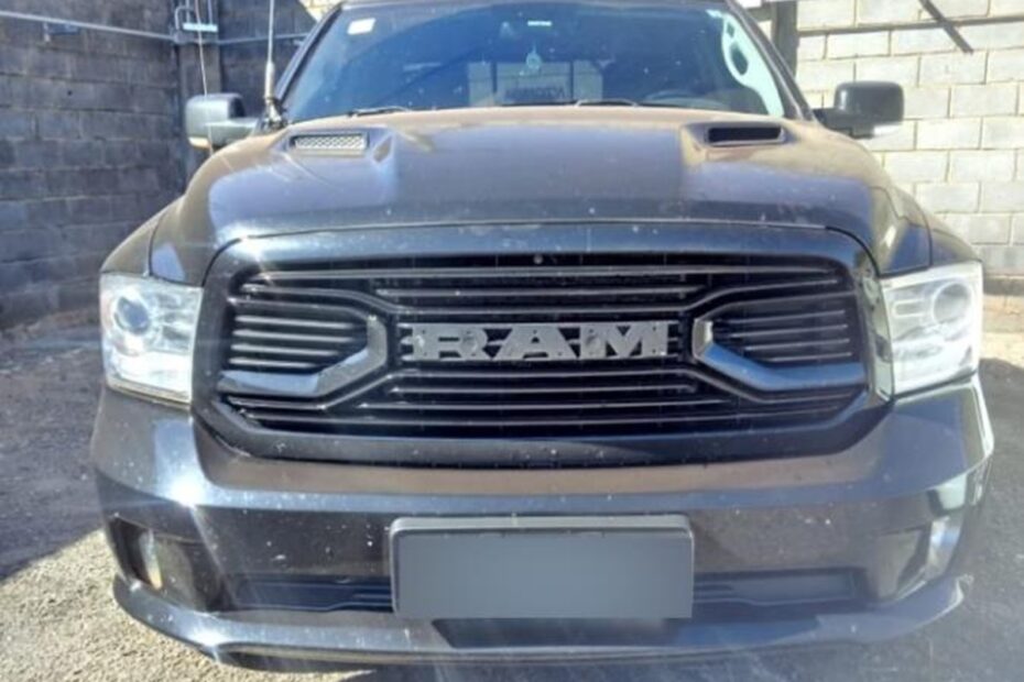 Leilão de apreensões da Polícia Federal tem caminhonete Dodge Ram, carros e motos de luxo com BMW 320I e Ducati