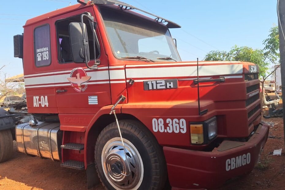 Leilão de viaturas dos bombeiros tem caminhão Mercedes Benz e Scania
