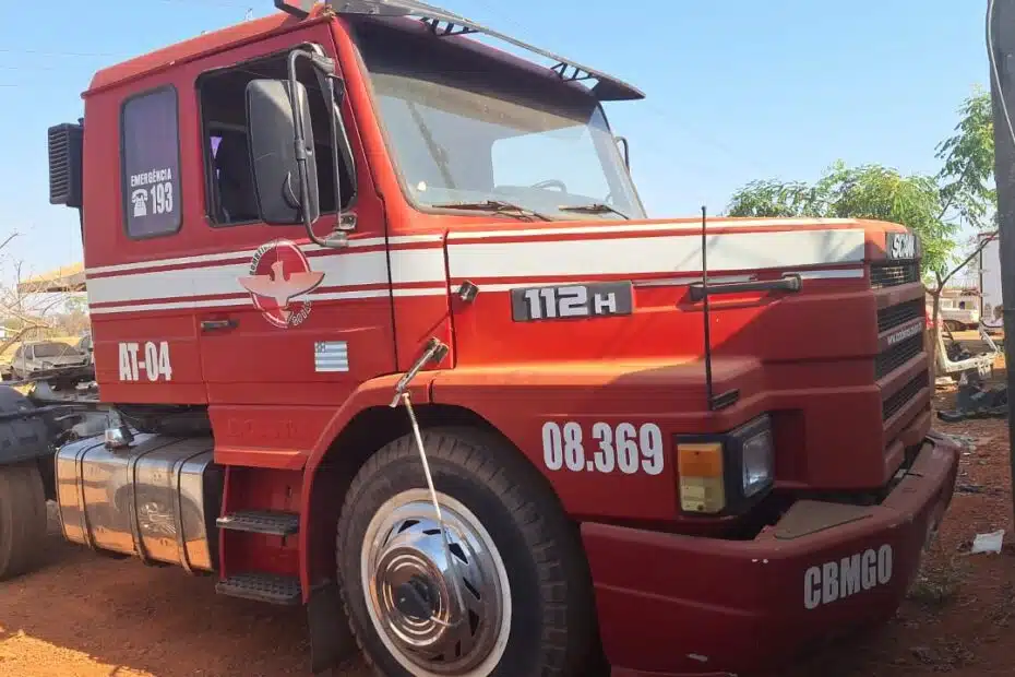 Leilão de viaturas dos bombeiros tem caminhão Mercedes Benz e Scania