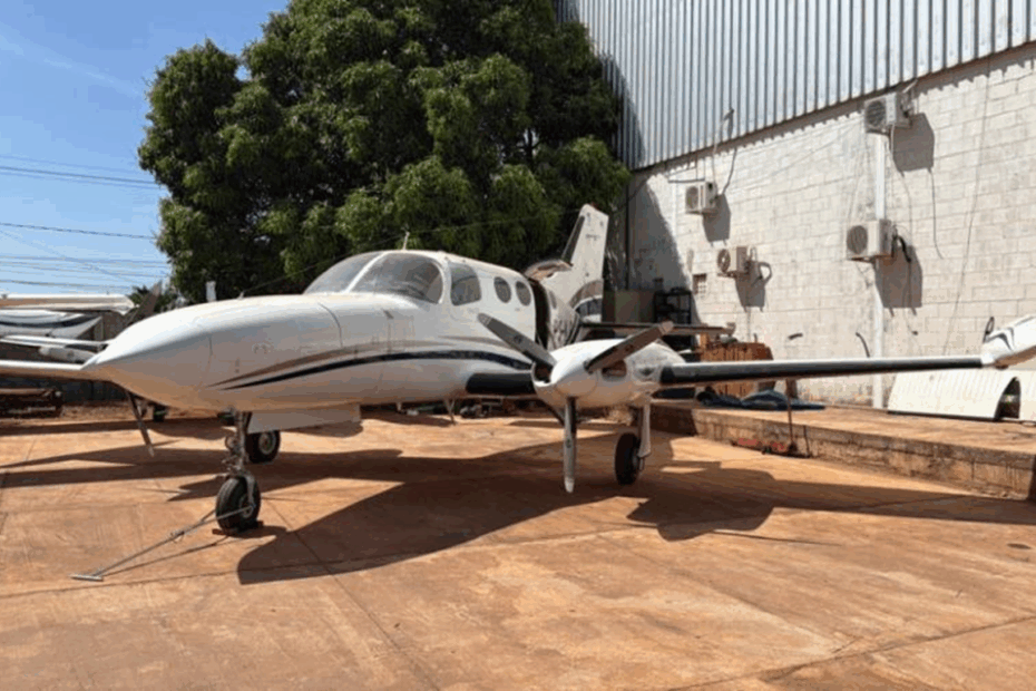 Leilão tem Avião bimotor e Lancha com Motor Mercury por 50% do valor de mercado