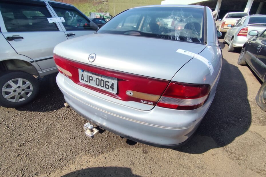 Omega CD e Tempra Ouro Por 4 mil Reais e carros de luxo como BMW e Audi no leilão da Receita Federal
