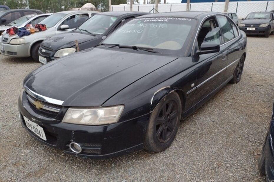 Carros clássicos como Omega CD, Santana, Monza por R$ 1600 no leilão do Detran DF