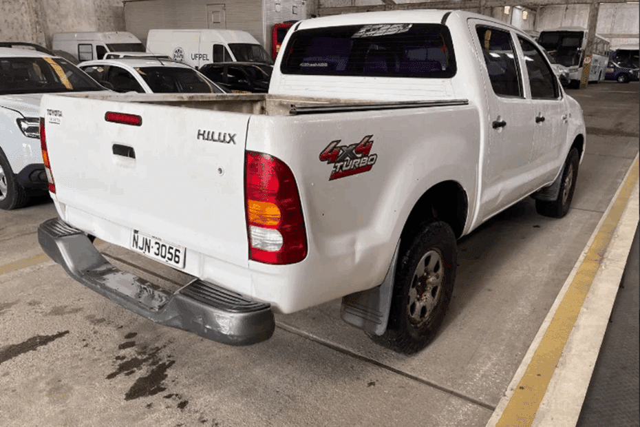 Universidade Federal realiza leilão com Caminhonetes, carros e equipamentos agrícolas