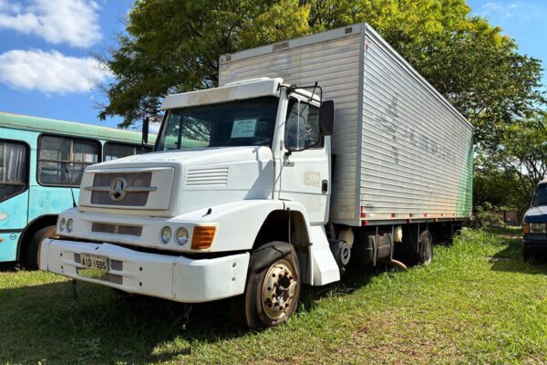 caminhão Leilão do Ano  Governo do Paraná Oferece 302 Veículos com Lances a Partir de R$ 632