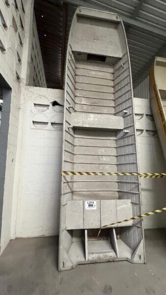 BARCOS DE ALUMÍNIO Leilão do Corpo de Bombeiros oferece barcos, motores de popa e equipamentos