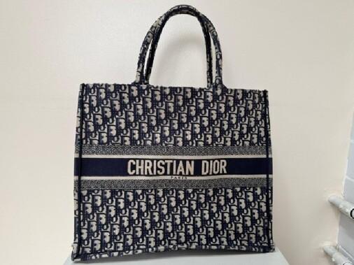 BOLSA CHRISTIAN DIOR TOTE BOOK Leilão do TRT oferta lancha, carros de luxo, caminhonetes e itens de grifeOBLIQUE AZUL