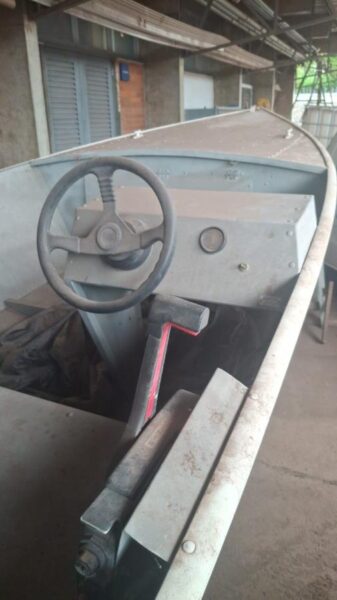 Barco de Alumínio tipo Leilão da Embrapa Tem Caminhonetes 4x4, Barco e GeradorMarajó