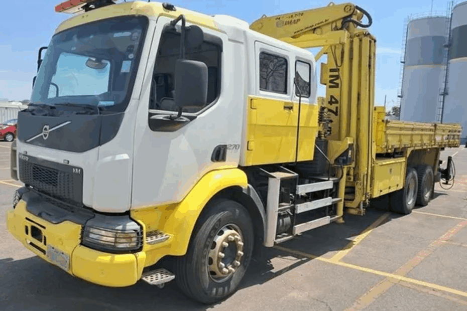 Leilão de Pesados Via Cristais: Caminhões Guincho, Munck e Pipa em Liquidação