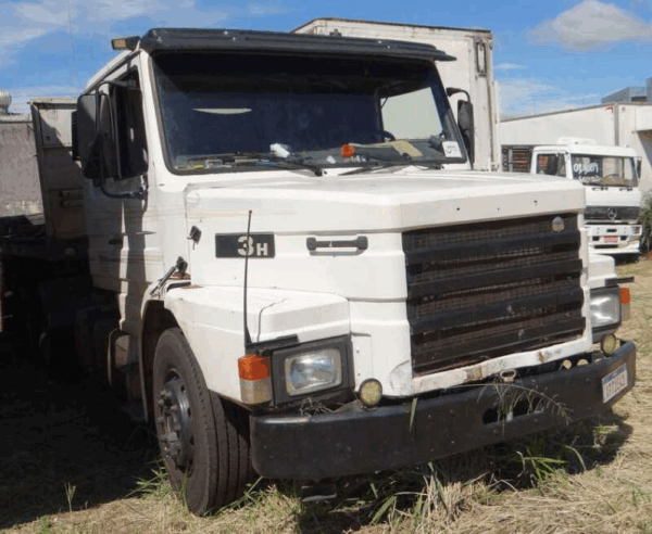 CAMINHÃO SCANIA T-113 H 4X2 leilão veículos pesados aprendidos da Polícia Federal