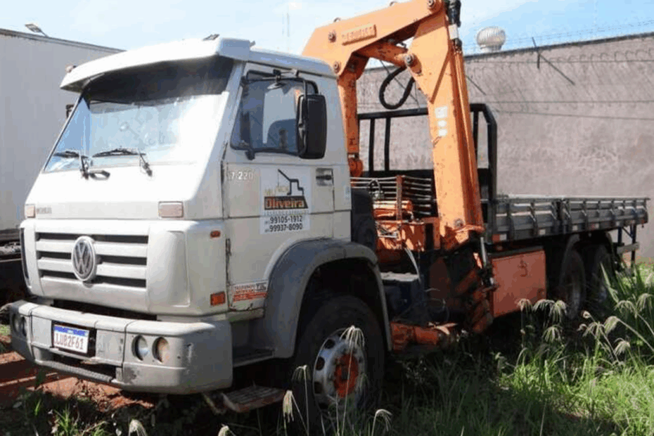 CAMINHÃO VOLKSWAGEN 17-220 EURO 3 WORKER leilão veículos pesados aprendidos da Polícia Federal