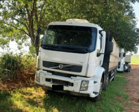 CAMINHÃO VOLVO VM 260 6x2R Leilão de Empreiteira oferece caminhões Volvo e Volkswagen