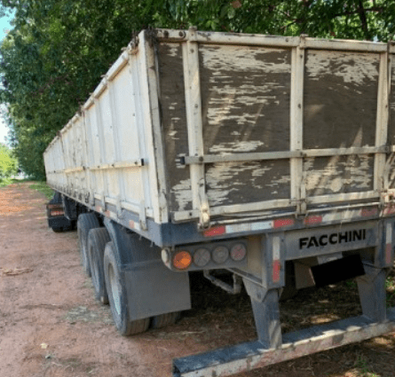 CARRETA FACCHINI SRF CA SEMIRREBOQUE LS Leilão de Empreiteira oferece caminhões Volvo e Volkswagen