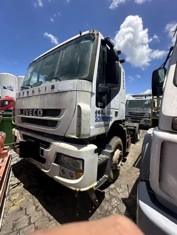 CAVALO MECÂNICO IVECO STRALIS Leilão de empresa ambiental tem caminhonetes 4x4 diesel e caminhão