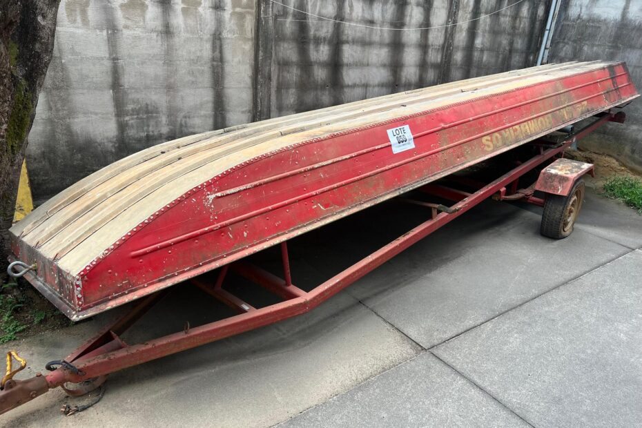 Leilão do Corpo de Bombeiros/ES: Barcos e Motores de Popa a Partir de R$ 250!