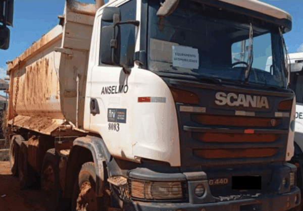 Caminhão Basculante SCANIA G 440 b Leilão da empreiteira Andrade Gutierrez tem caminhão Mercedes, Scania e Volkswagen