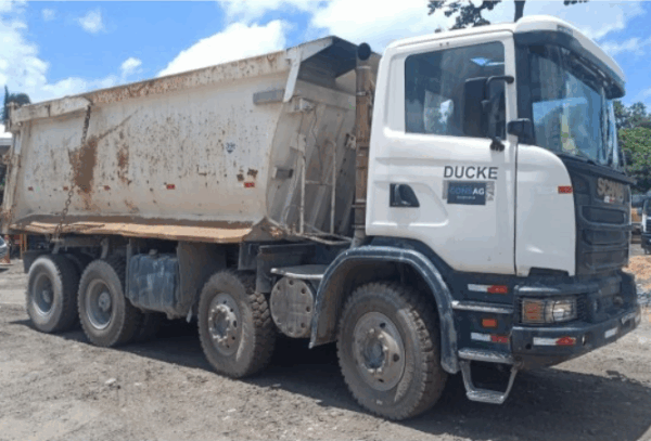Caminhão Basculante – SCANIA G 440 B8X4 CS Leilão da Andrade Gutierrez oferece caminhões, tratores e escavadeiras
