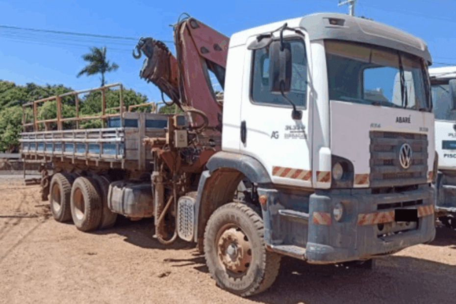 Gigantes do Asfalto: Leilão da Andrade Gutierrez Tem Scania Basculante e Caminhão Munck a Partir de R$ 100 Mil!