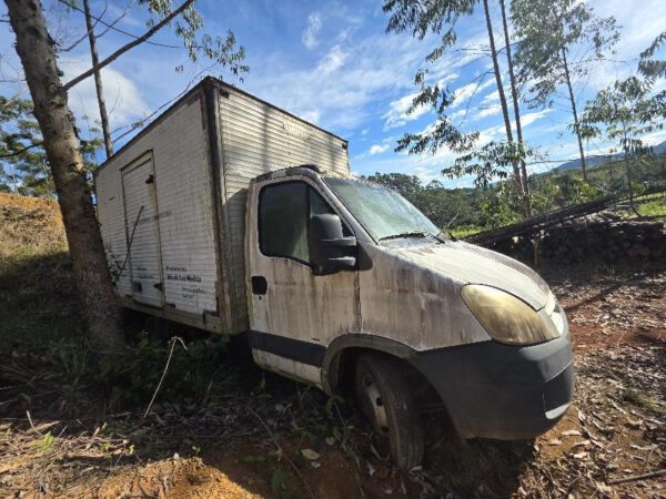 Caminhão IVECO DAILY PRF realiza leilão com caminhões Volkswagen, Iveco e Mercedes