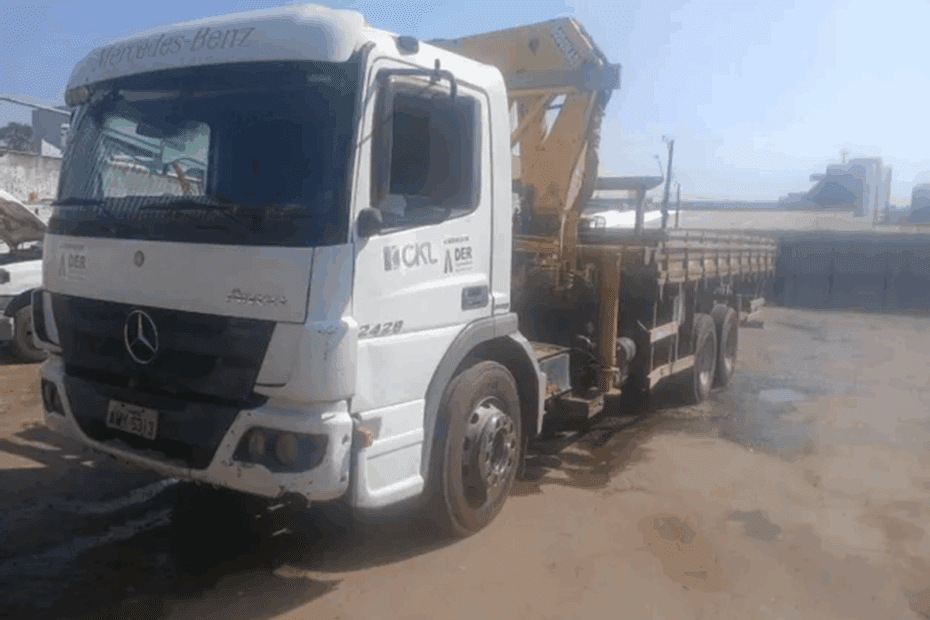 Leilão do Tribunal de Justiça Tem Trator, Caminhão com Munck e Kombi a Partir de R$ 1 Mil: Oportunidade Rara Para Investidores