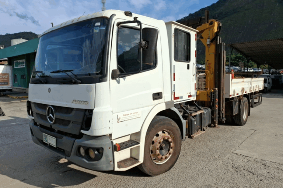 Leilão de Caminhões Exclusivo: Munck, Cabine Estendida e Hilux com Cesto Aéreo