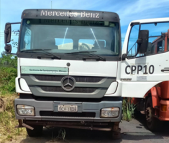 Caminhão MERCEDES-BENZ AXOR 2826 6X4 Leilão da Vale Tem Caminhão Munck
