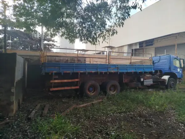 Caminhão  Mercedes BENZ ATEGO Leilão Judicial Tem Caminhão Munck, Trator Ford e Kombi