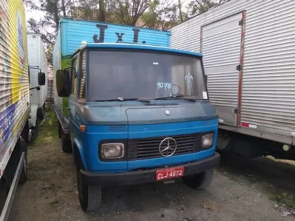 Caminhão Mercedes BENZ leilão do DER-SP