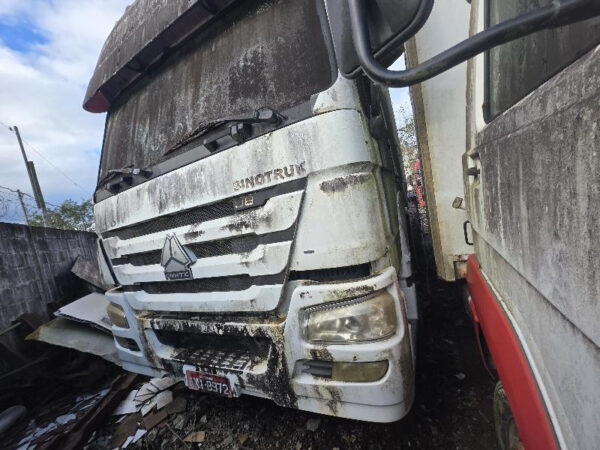 Caminhão SINOTRUK HOWO 6X4 PRF realiza leilão com caminhões Volkswagen, Iveco e Mercedes