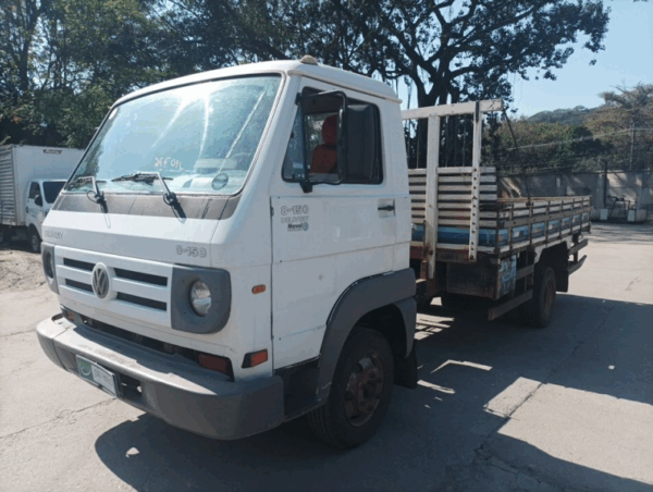 Caminhão VOLKSWAGEN Leilão de caminhões com cabines estendidas e Munck tem preços muito abaixo do mercado