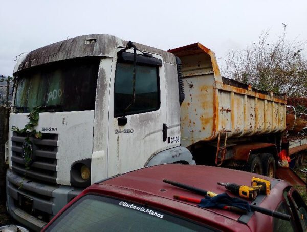 Caminhão Volkswagen 24.250 PRF realiza leilão com caminhões Volkswagen, Iveco e Mercedes
