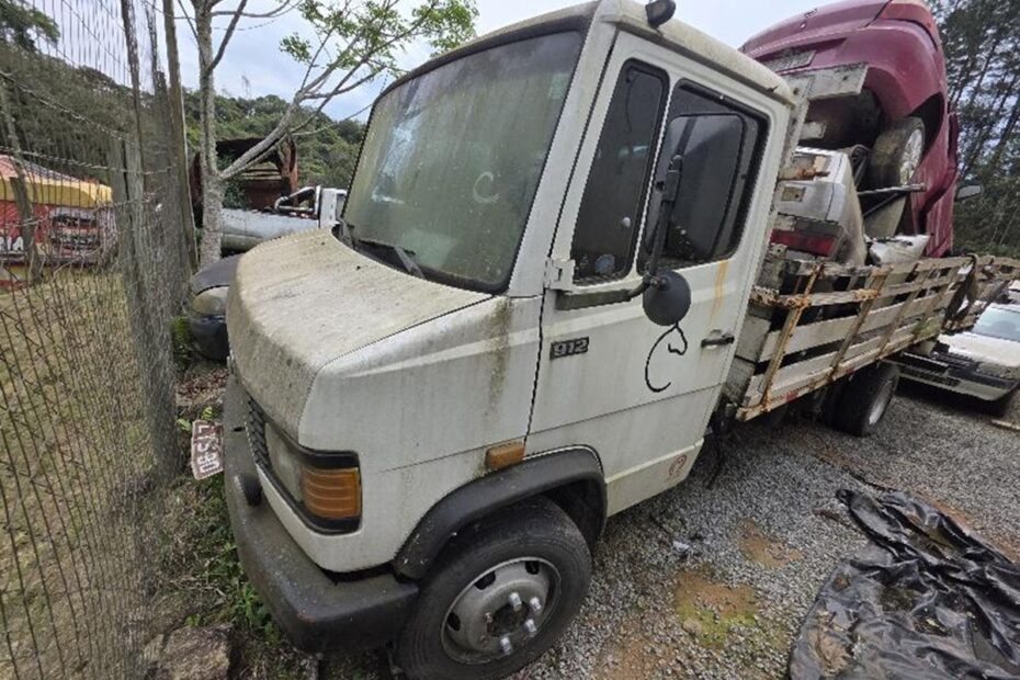 Leilão de Caminhões da PRF em SC: Mercedes, Iveco e VW a Partir de R$ 5 Mil!