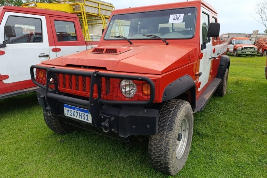 Caminhonete 4x4 Marrua, barco em alumínio e Motor de popa por 250 reais Leilão dos Bombeiros