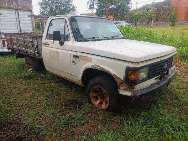 Caminhonete CHEVROLET A20, Leilão de Universidade estadual no Paraná