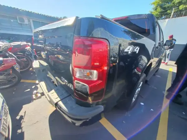 Caminhonete CHEVROLET S10 Leilão do Ministério da Justiça tem Hilux 4x4 por R$ 31 mil e BMW