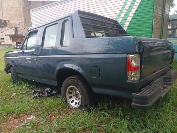 Caminhonete FORD F 1000 Leilão de Universidade estadual no Paraná