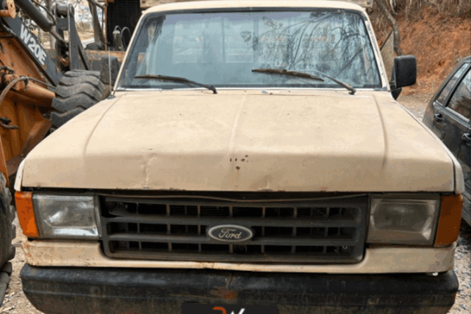 Caminhonete Ford F1000 Por 25 mil Reais Uno Mille e maquinas pesadas no leilão Associação dos Municípios
