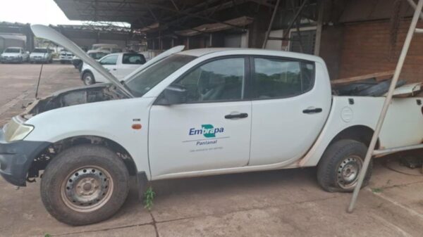 Caminhonete Mitsubishi L200 Triton 3.2 D Leilão da Embrapa Tem Caminhonetes 4x4, Barco e Gerador