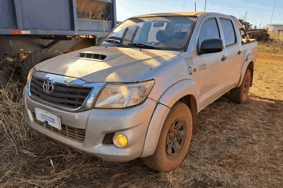 Caminhonete Toyota Hilux e Pajero Dakar por 25 mil reais e quadriciclo por 10 mil reais no leilão empresa do Agronegócio