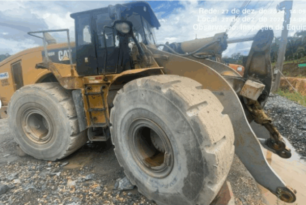 Carregadeira Sobre Pneus Leilão da Andrade Gutierrez oferece caminhões, tratores e escavadeiras