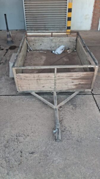 Carretinha Reboque Leilão da Embrapa Tem Caminhonetes 4x4, Barco e Gerador