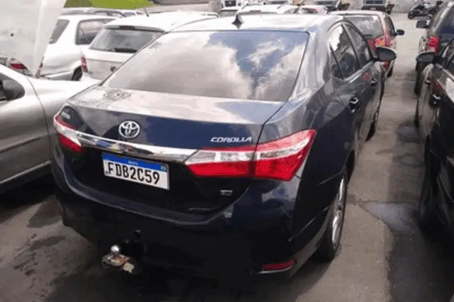 Carros seminovos como Corolla, Etiosc e Civic por 13 mil Reais no Leilão do DER de São Paulo