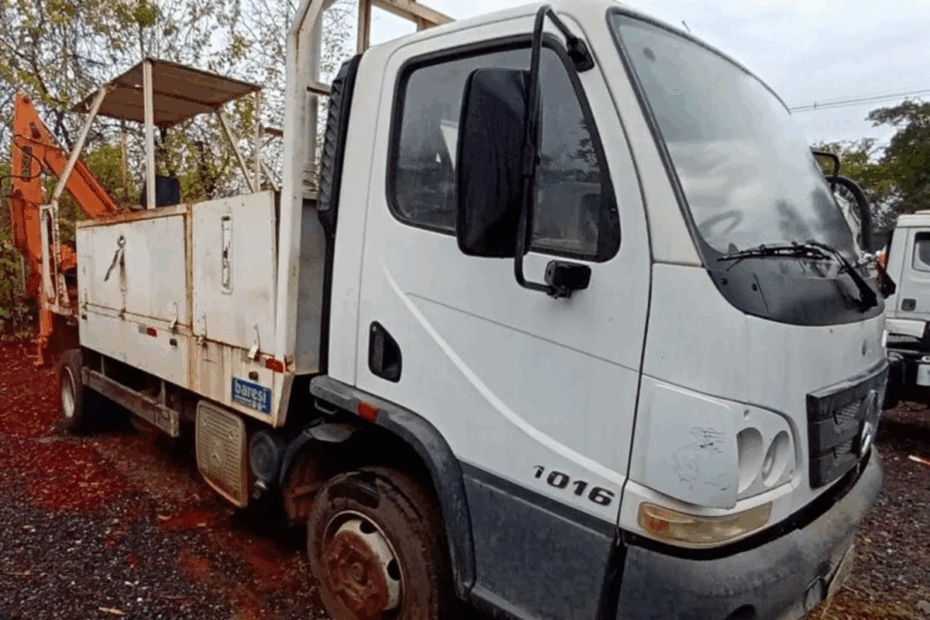 A Copasa realiza leilão online com 35 veículos em Montes Claros. Vistorias ocorrem nos dias 11 e 12 de novembro e lances abrem no dia 13. Veja como participar