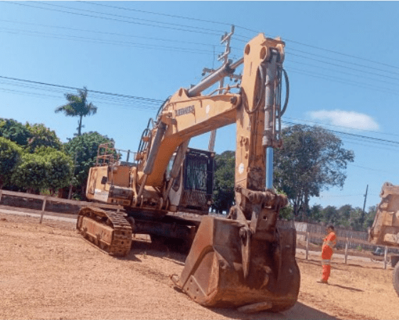 Escavadeira Sobre Esteiras Leilão da Andrade Gutierrez oferece caminhões, tratores e escavadeiras