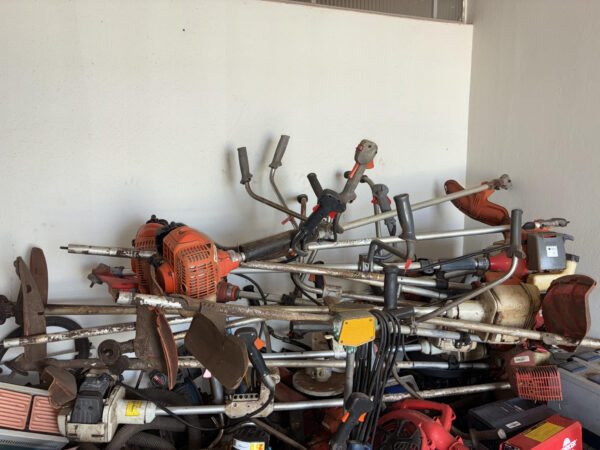 FERRAMENTAS DIVERSAS Leilão do Dmae de Uberlândia tem Kombi, Fiat Uno a R$ 4,5 mil e caminhão D40